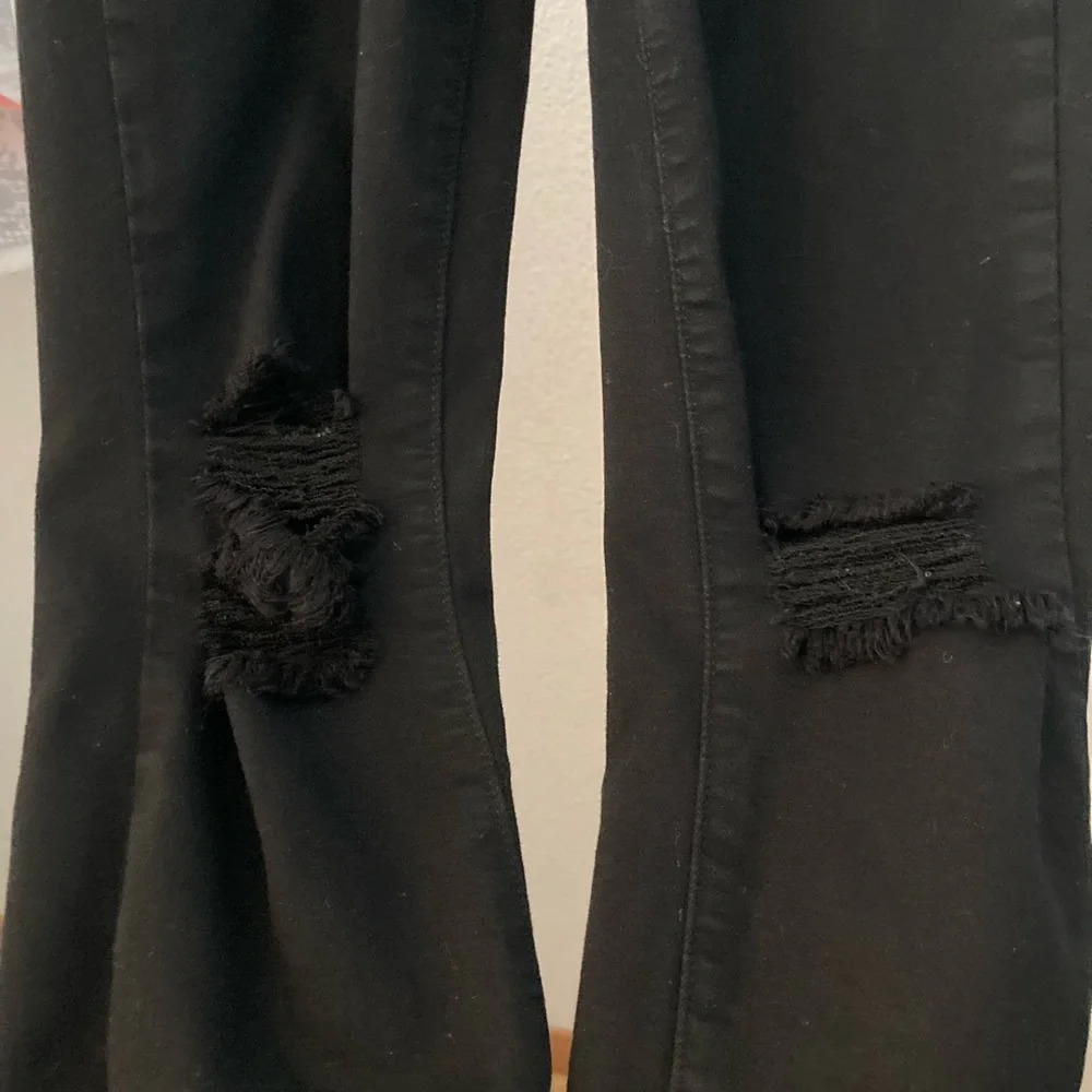 PAIGE Verdugo Crop Skinny Distressed Black Jeans Size 24 - Picture 7 of 11